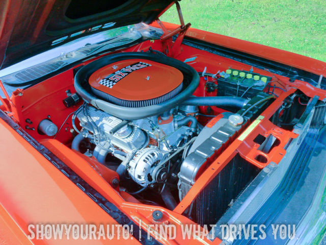 1970 Gold Dodge Challenger --