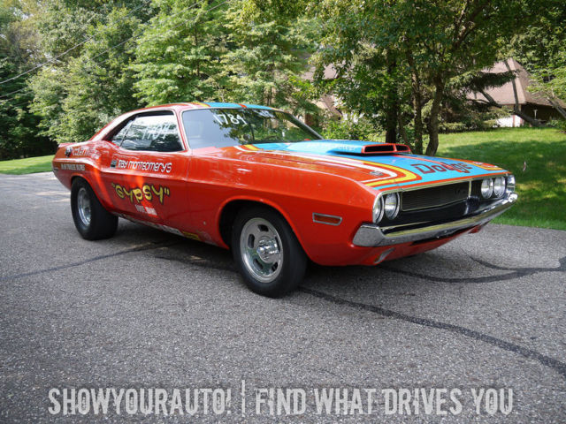 1970 Gold Dodge Challenger --