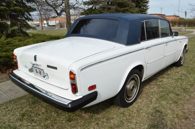 1977 Porcelain white (non-metallic) Rolls-Royce Silver Shadow 4 door sedan