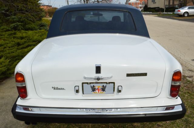 1977 Porcelain white (non-metallic) Rolls-Royce Silver Shadow 4 door sedan