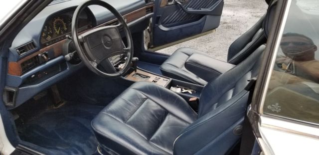 1989 White Mercedes-Benz 500-Series Coupe