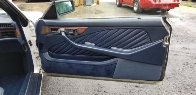 1989 White Mercedes-Benz 500-Series Coupe