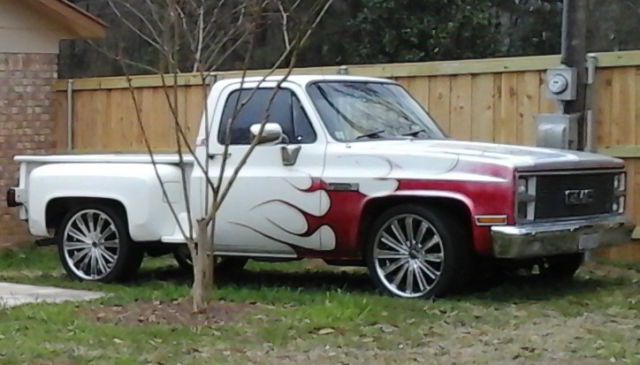 1981 White / Cranberry GMC Sierra 1500 Short Bed, Stepside