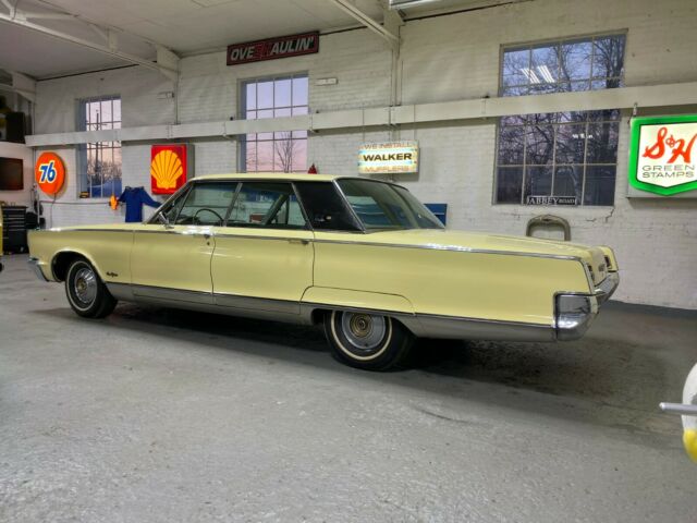 1966 Chrysler New Yorker
