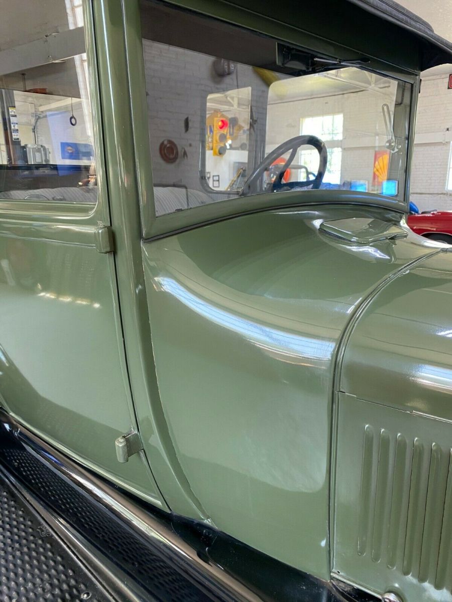 1927 Ford Model T Coupe