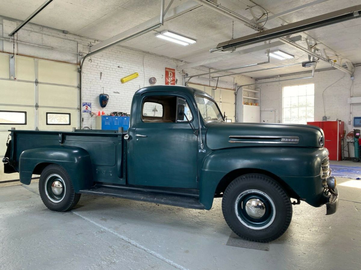 1948 Ford F2