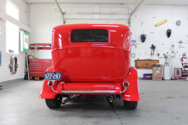 1932 Ford 2 Door Sedan sedan