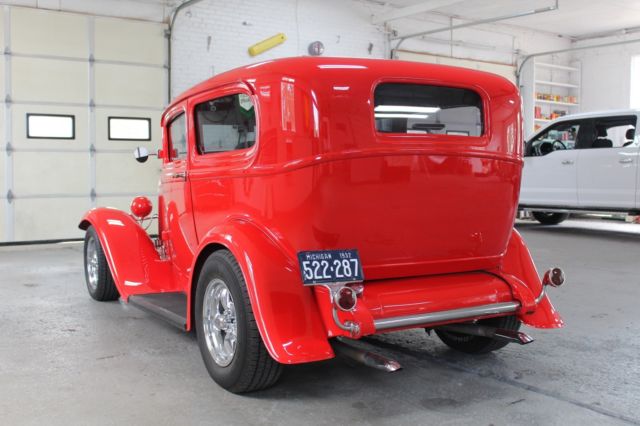 1932 Ford 2 Door Sedan sedan