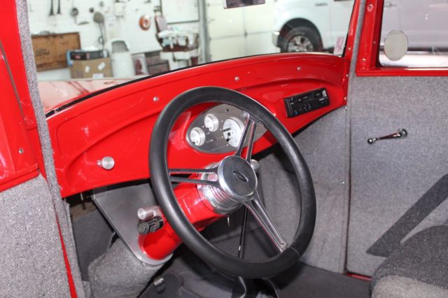 1932 Ford 2 Door Sedan sedan