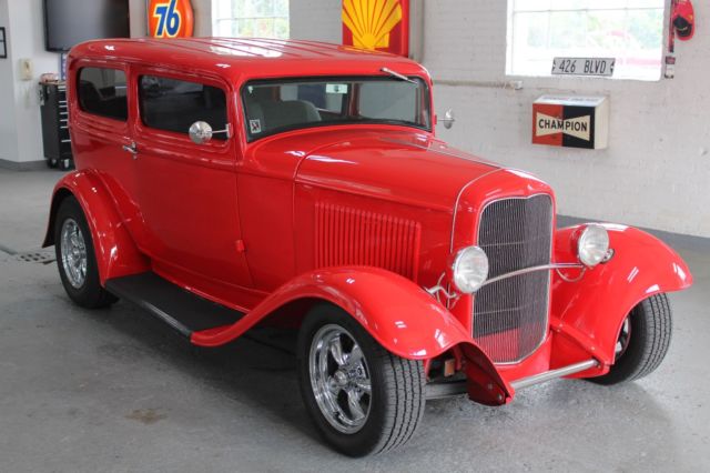1932 Ford 2 Door Sedan sedan