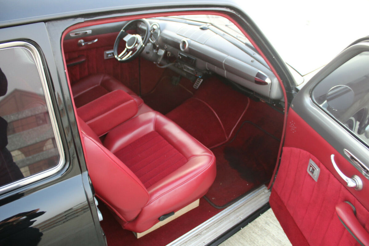 1950 Black Ford CUSTOM Sedan