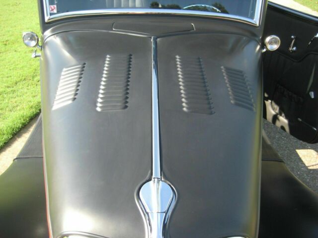 1933 Black Ford sedan Sedan