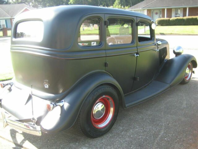 1933 Black Ford sedan Sedan