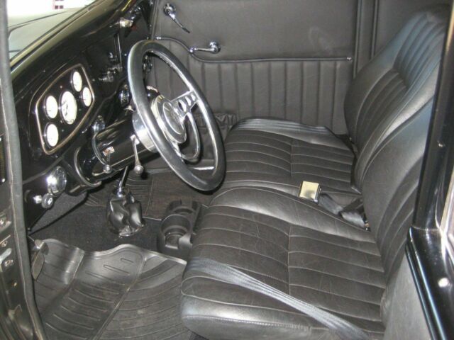 1933 Black Ford sedan Sedan