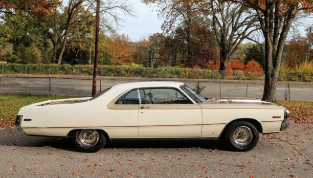 1970 White Chrysler 300 Series Coupe