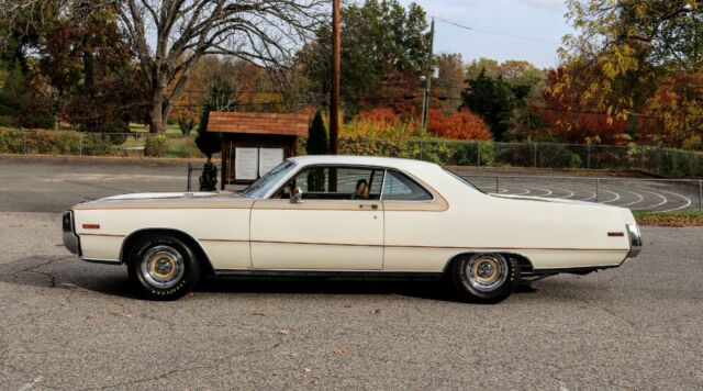 1970 White Chrysler 300 Series Coupe