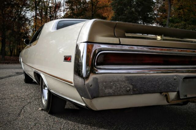 1970 White Chrysler 300 Series Coupe
