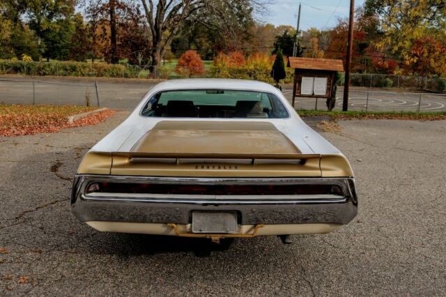 1970 White Chrysler 300 Series Coupe