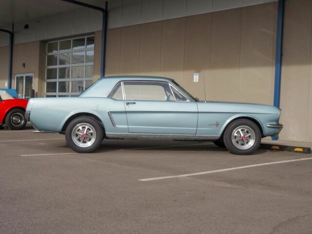 1965 Blue Ford Mustang --