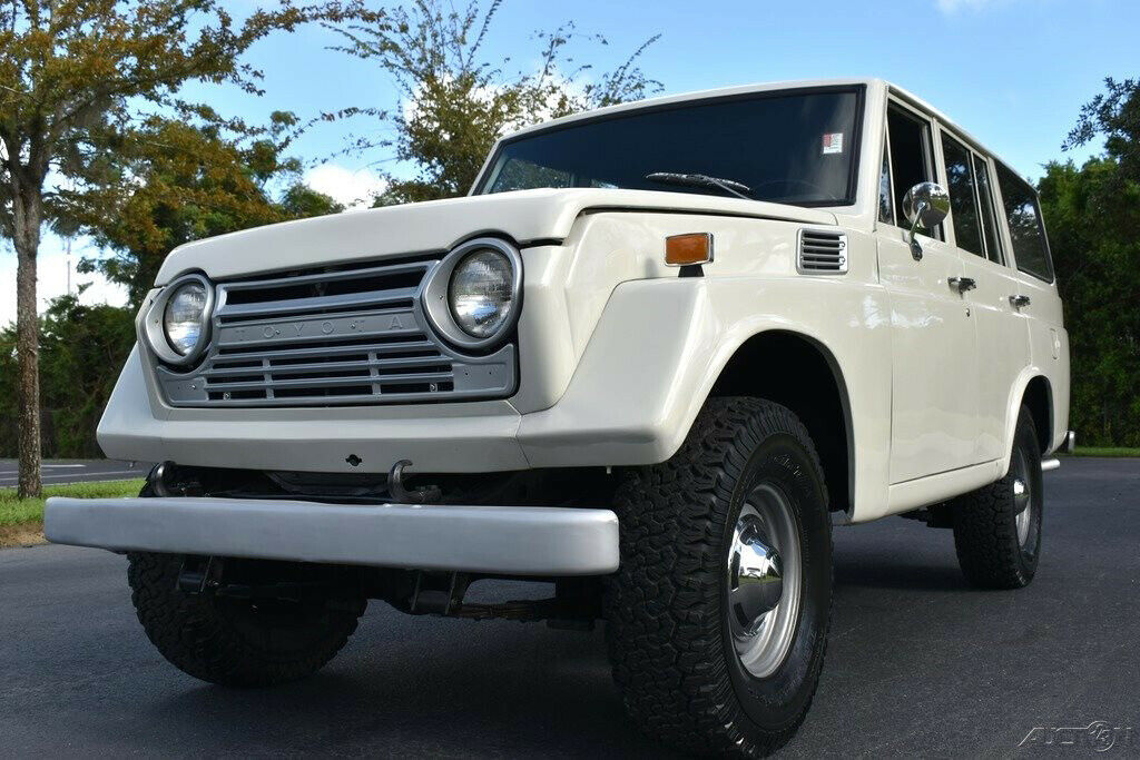 1969 White Toyota FJ-55 SUV