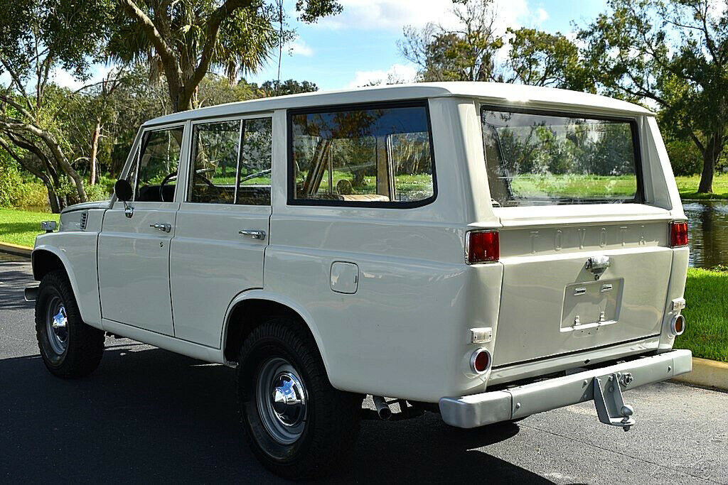 1969 White Toyota FJ-55 SUV