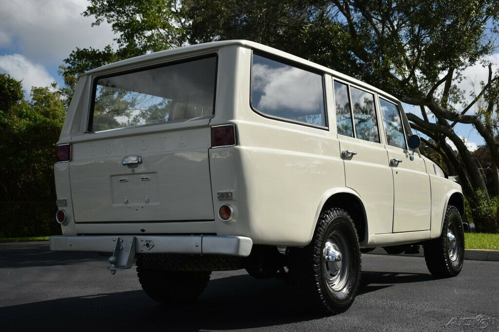1969 White Toyota FJ-55 SUV