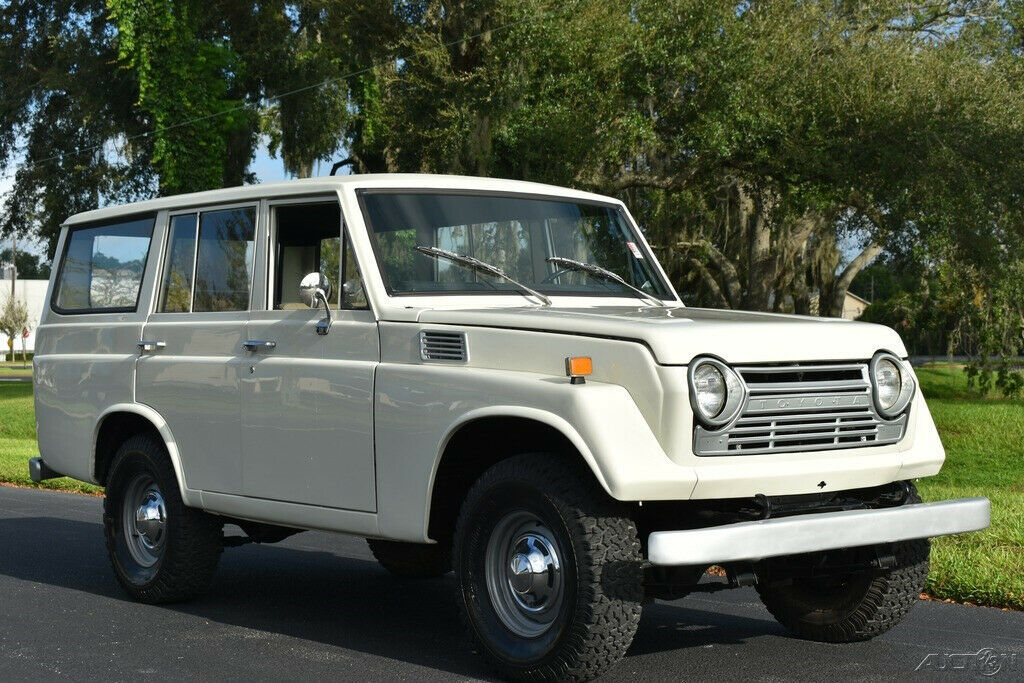 1969 White Toyota FJ-55 SUV