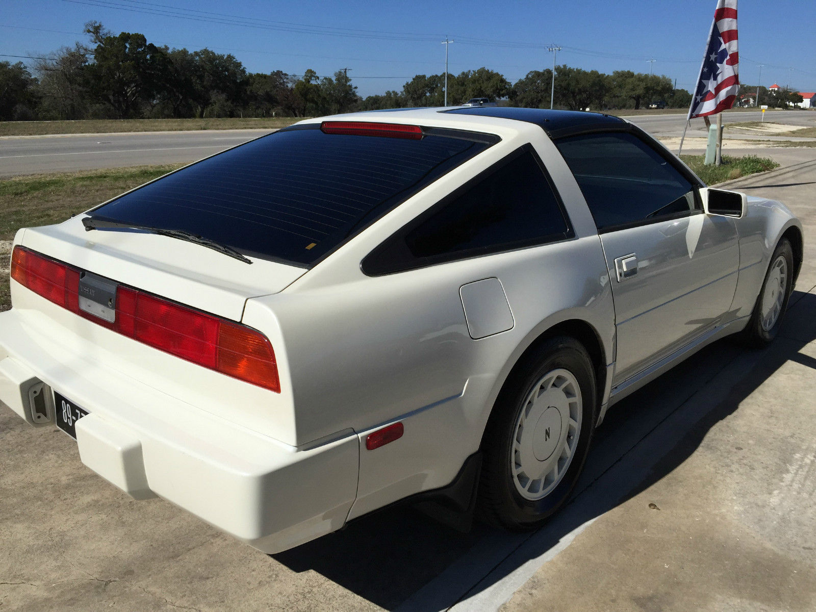 1989 White Nissan 300ZX Coupe