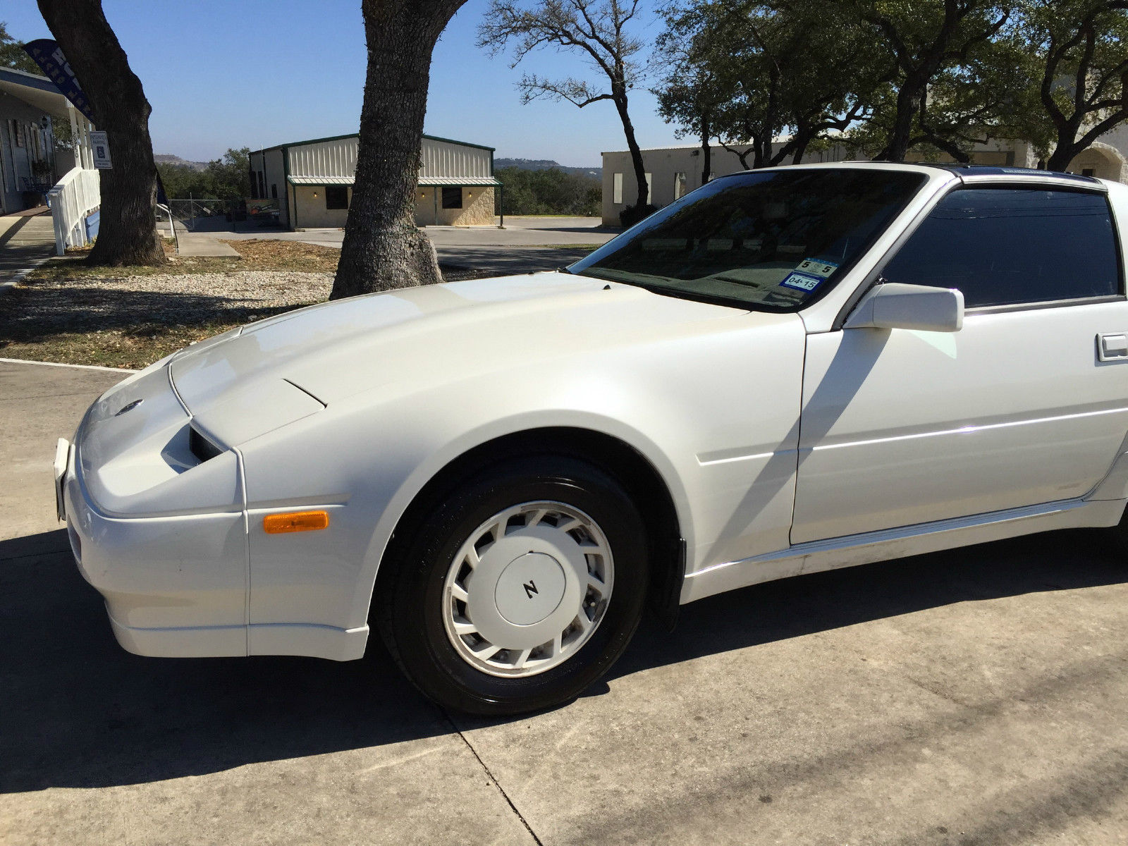 1989 White Nissan 300ZX Coupe