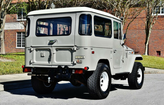 1974 Gray Toyota FJ40