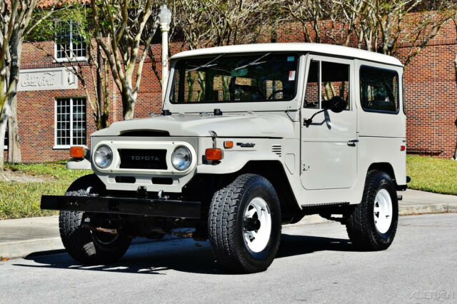 1974 Gray Toyota FJ40