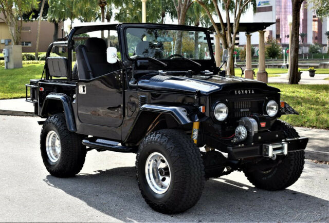 1976 Blue Toyota FJ40 4x4 SUV