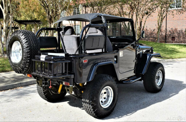 1976 Blue Toyota FJ40 4x4 SUV