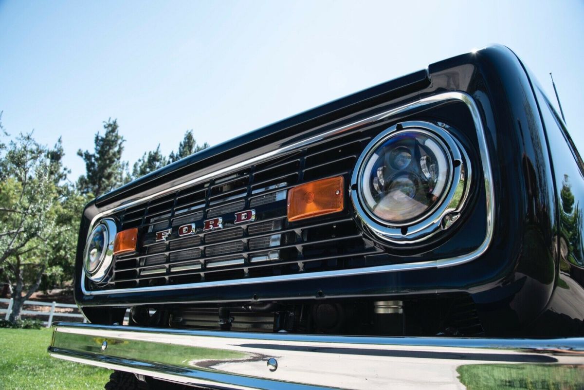 1975 Dark Blue Metallic Ford Bronco SUV