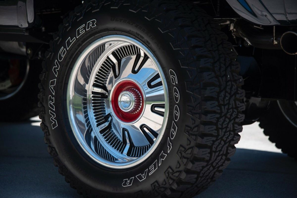 1975 Dark Blue Metallic Ford Bronco SUV