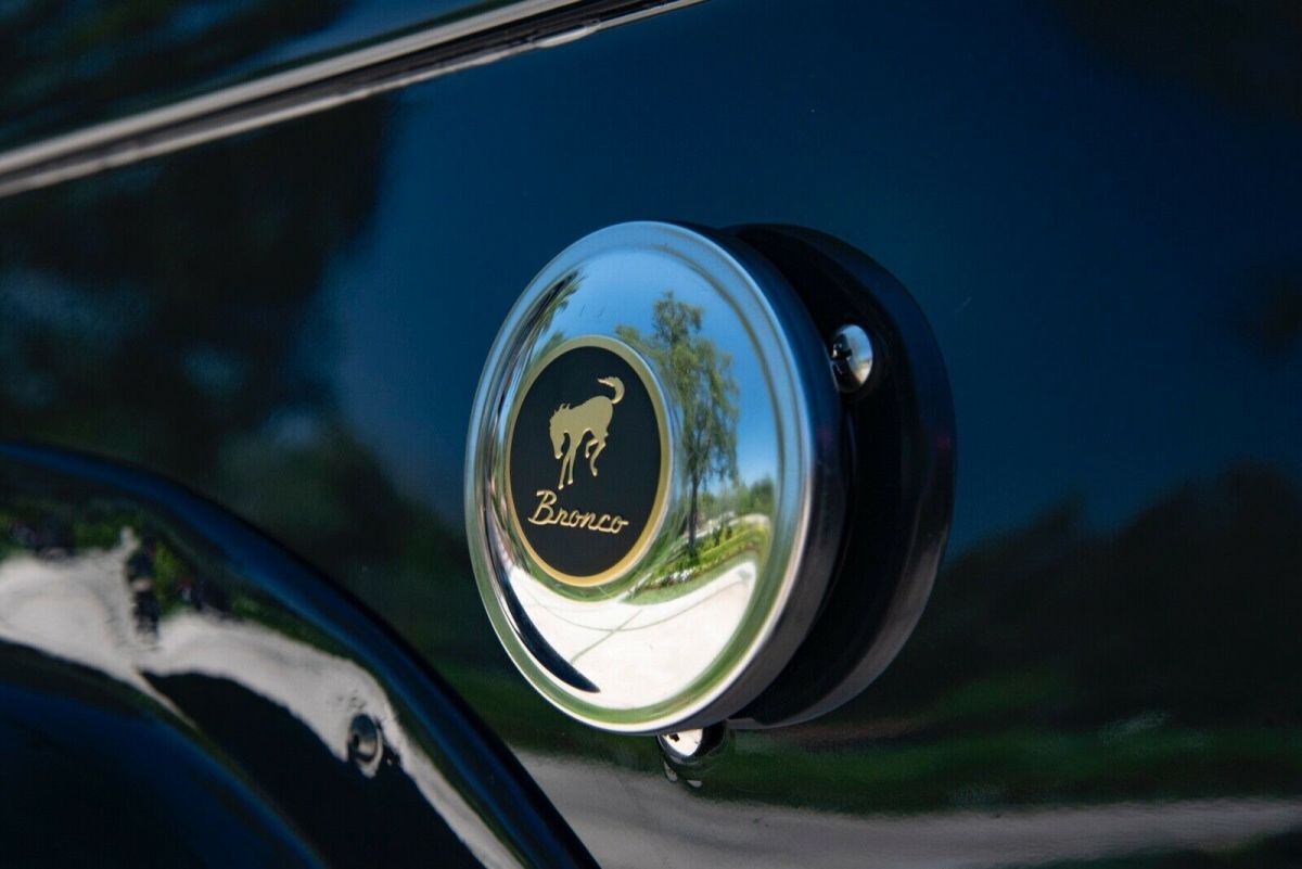 1975 Dark Blue Metallic Ford Bronco SUV