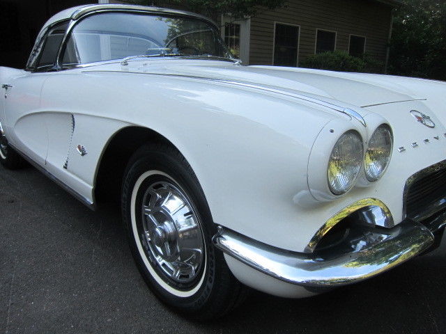 1962 White Chevrolet Corvette