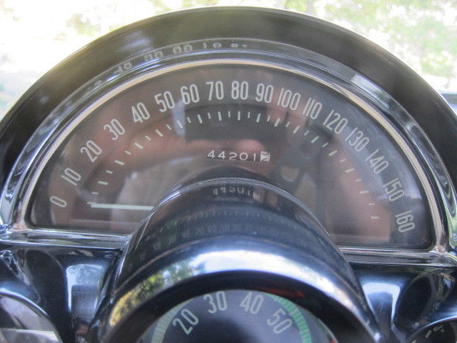 1962 White Chevrolet Corvette