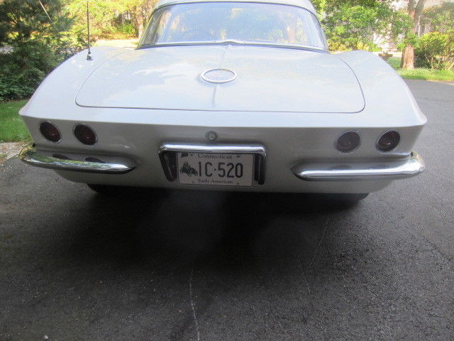 1962 White Chevrolet Corvette