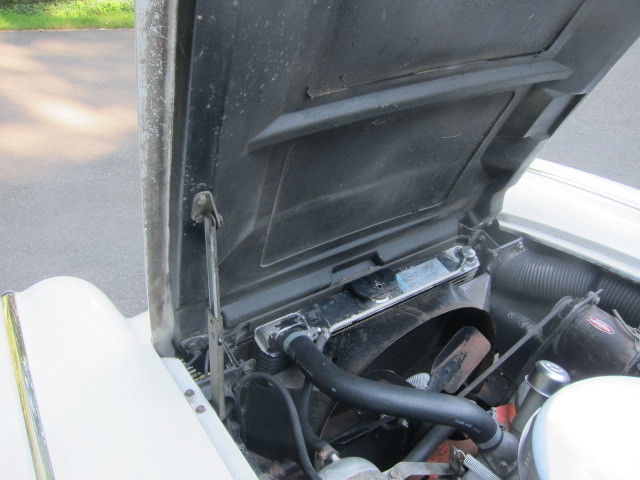 1962 White Chevrolet Corvette