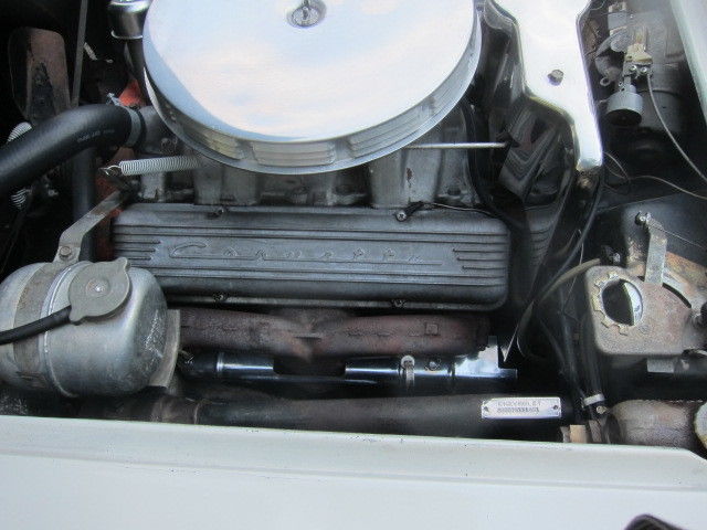 1962 White Chevrolet Corvette