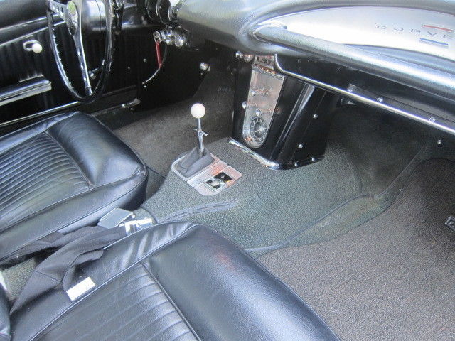 1962 White Chevrolet Corvette