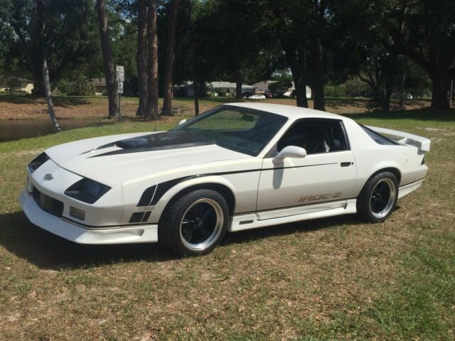 1987 White Chevrolet Camaro Coupe