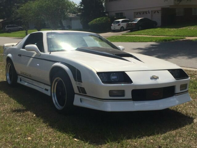 1987 White Chevrolet Camaro Coupe