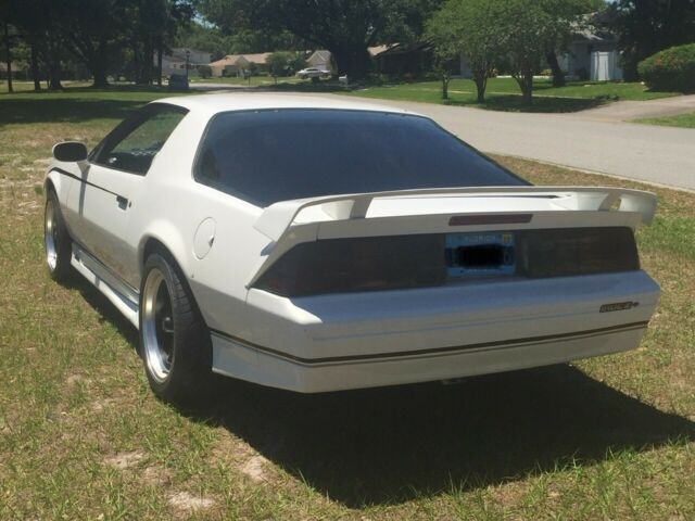 1987 White Chevrolet Camaro Coupe