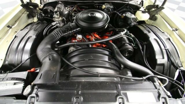 1976 Cream Chevrolet Monte Carlo Hardtop