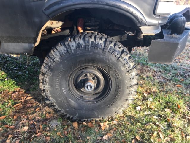 1994 Black Ford Bronco pu/suv