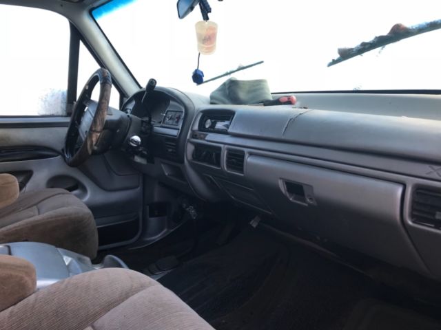 1994 Black Ford Bronco pu/suv