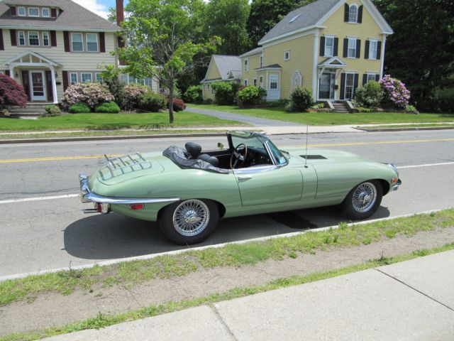 1970 WILLOW GREEN Jaguar E-Type Convertible