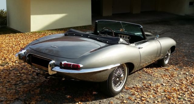 1961 Opalescent Gunmetal (Grey) Jaguar E-Type Roadster